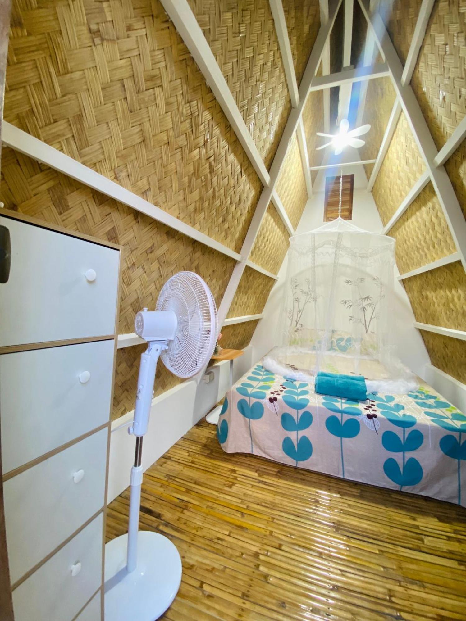 Happy Monkey Hostel El Nido Exteriör bild